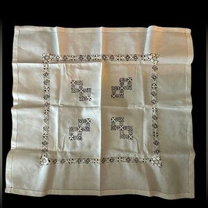 Table Cloth Vintage Linen 31 x 28